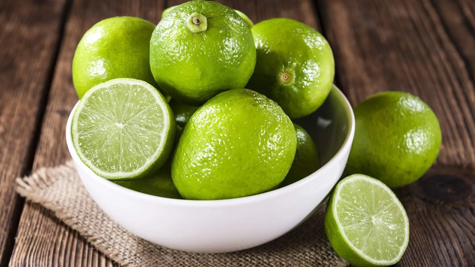100% Natural Green Seedless Lime  Wholesale GREEN LEMON/ Citrus Fruit Fresh Lime Sour Taste Cheap Price From Vietnam