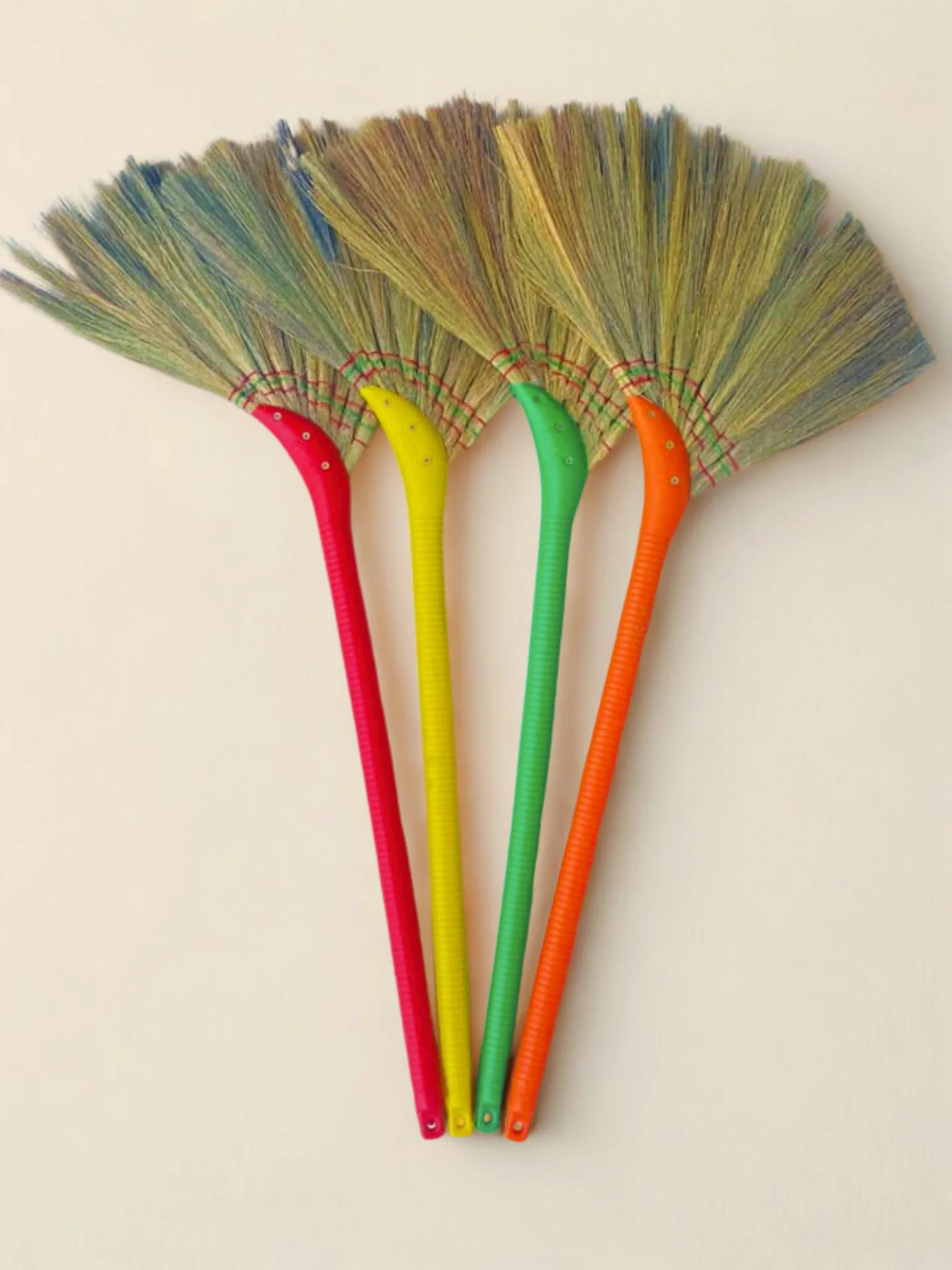 Set 6 Scope Tradizionali In Paglia Di Riso Kibros – Manico In Legno 150 Cm – Larghezza 35 Cm – Per Esterno