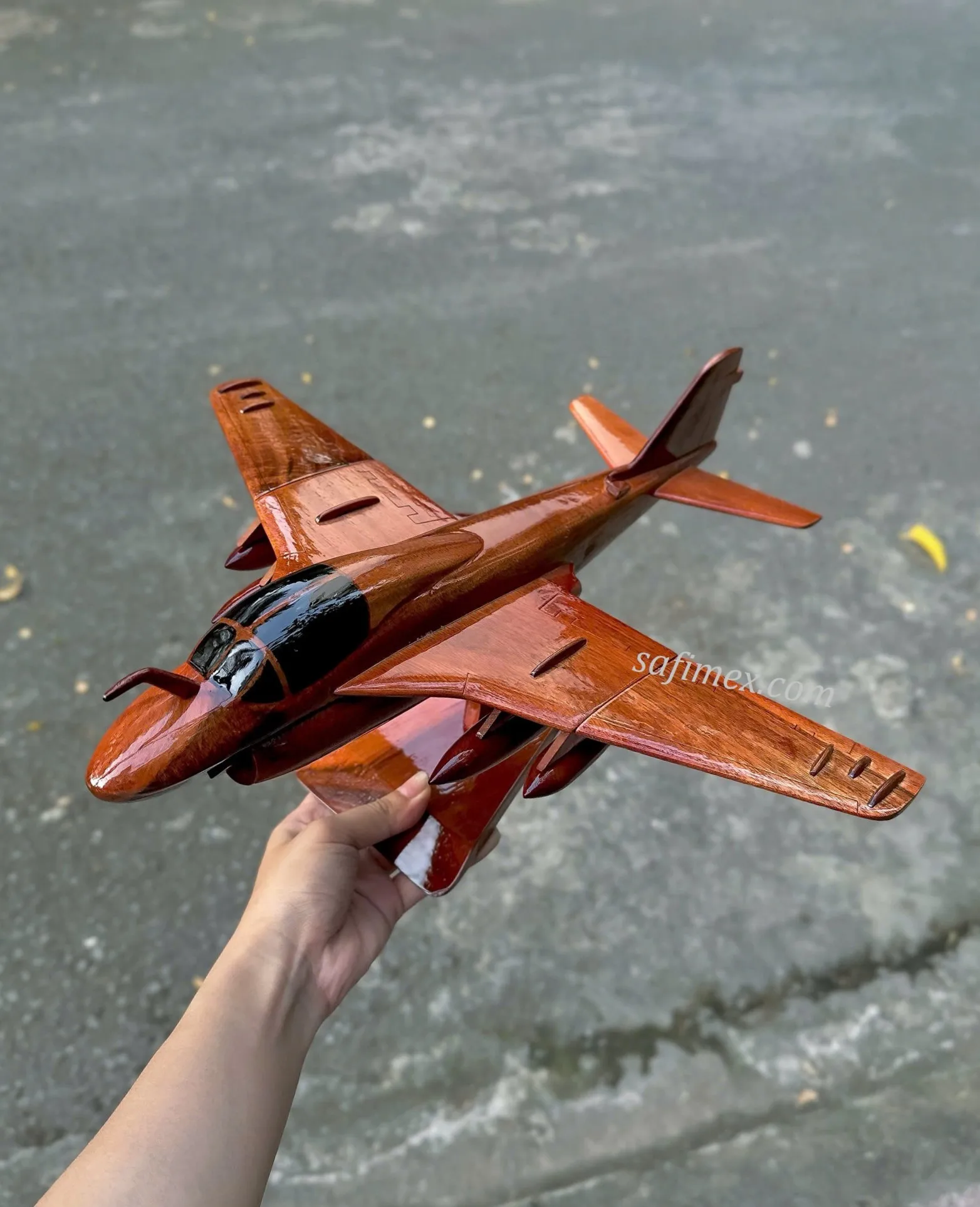 ベトナム製2019年サンダルウッド木製飛行機模型・民芸品・飾り用