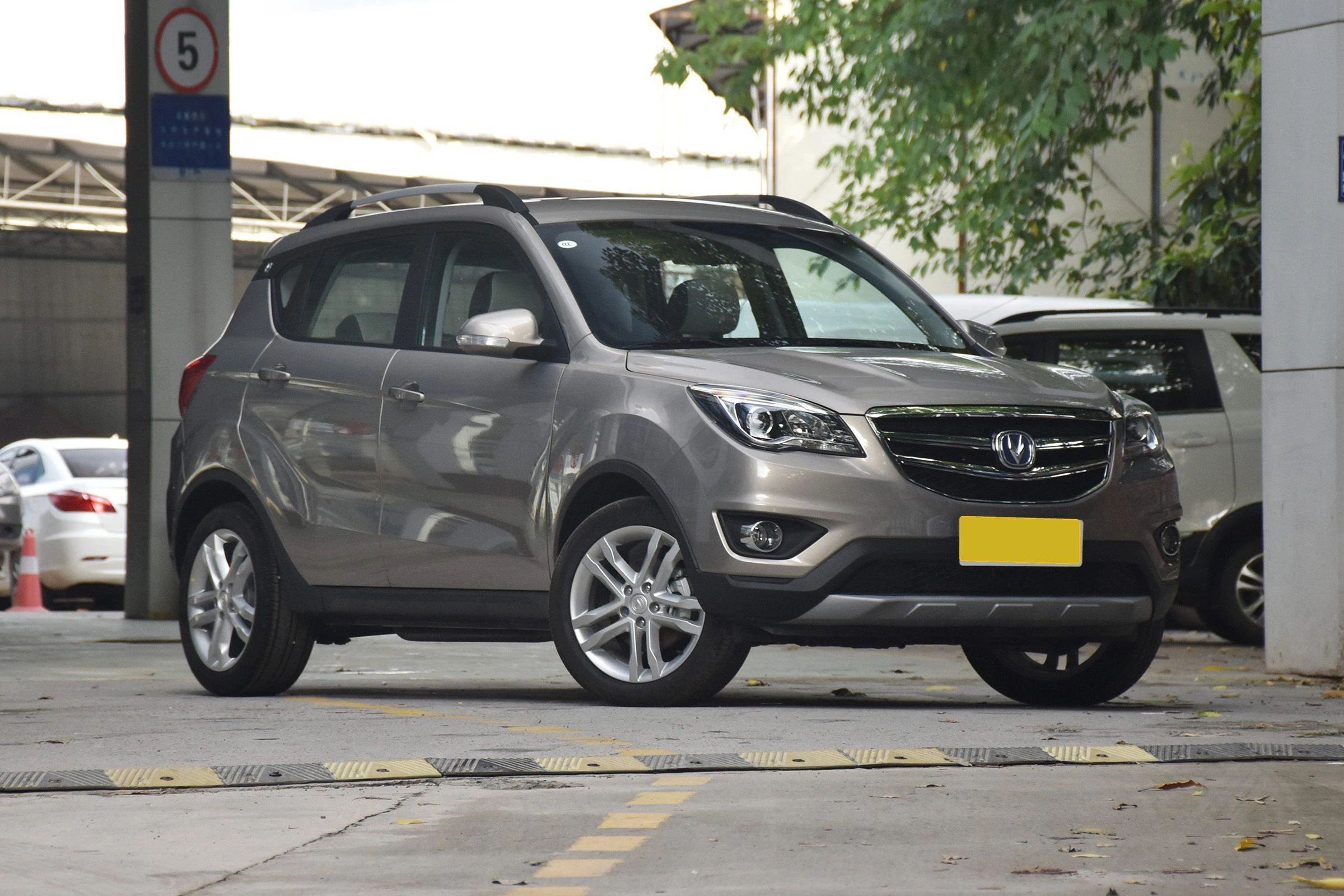  Changan CS35 SUV details