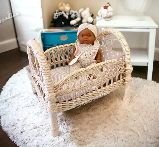 Eco-friendly Wicker Crib Handcrafted Rattan Baby Crib Woven Bamboo