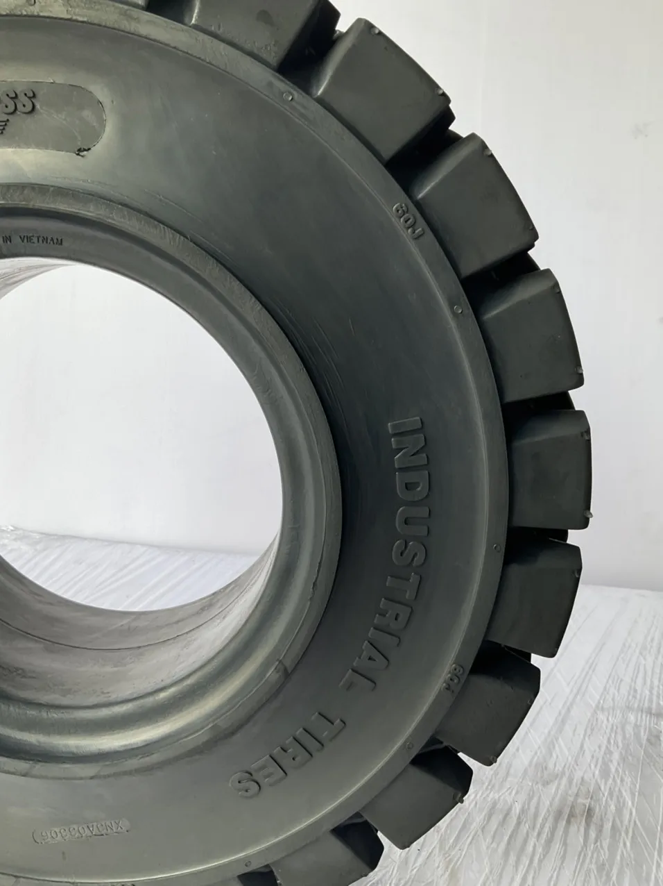 Success Solid Tire For Forklift 6.5010 Super Durable Oem Forklift