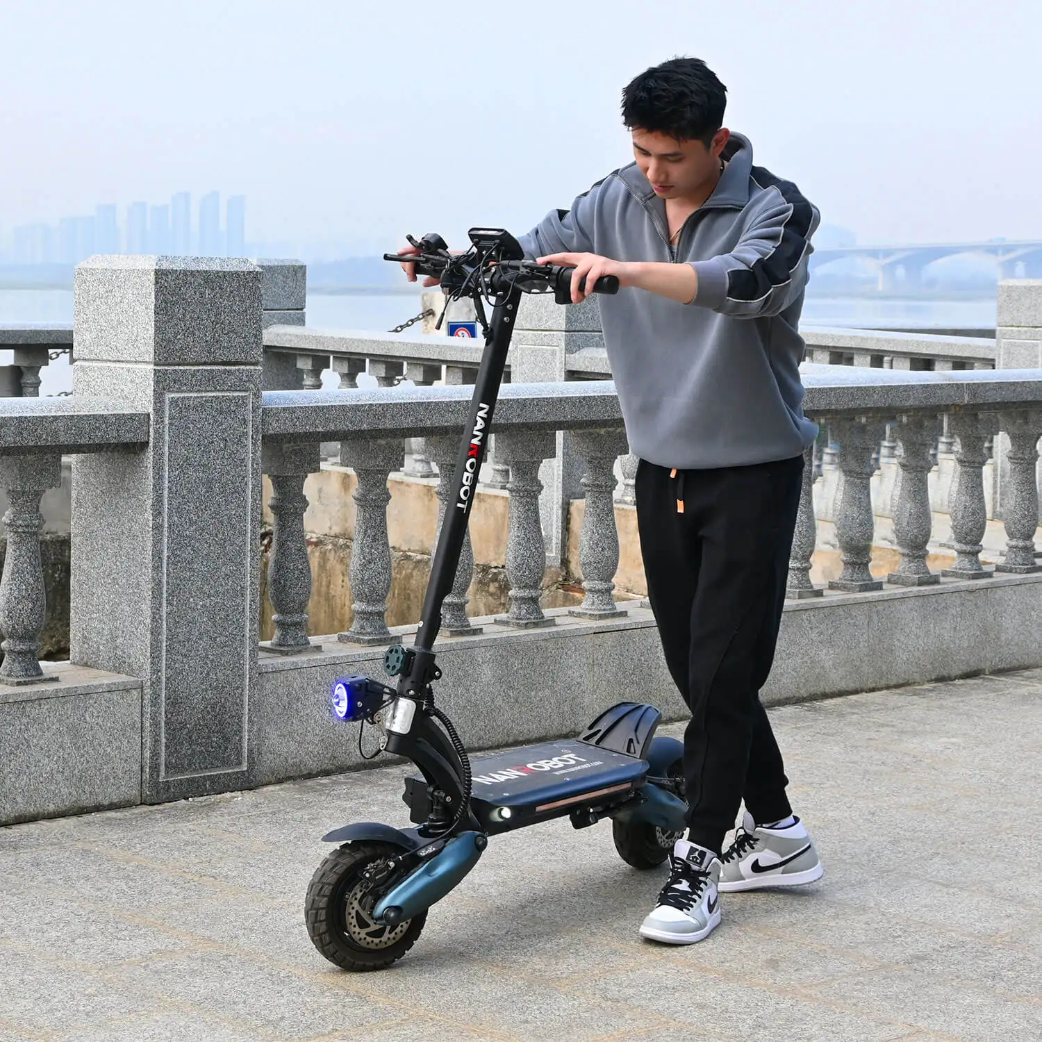 For NANROBOT D6+2.0 Electrical Scooter Two-Wheel 10 Inch Wheels Max Speed 65km/h 1000W Motor Power Range 60km per Charge Load 15