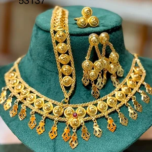 24K Gold Plated Vintage Dubai Fashion Jewelry Set Includes Necklace Earrings Bangles Combs Brass Diamond India Unisex Daily Life