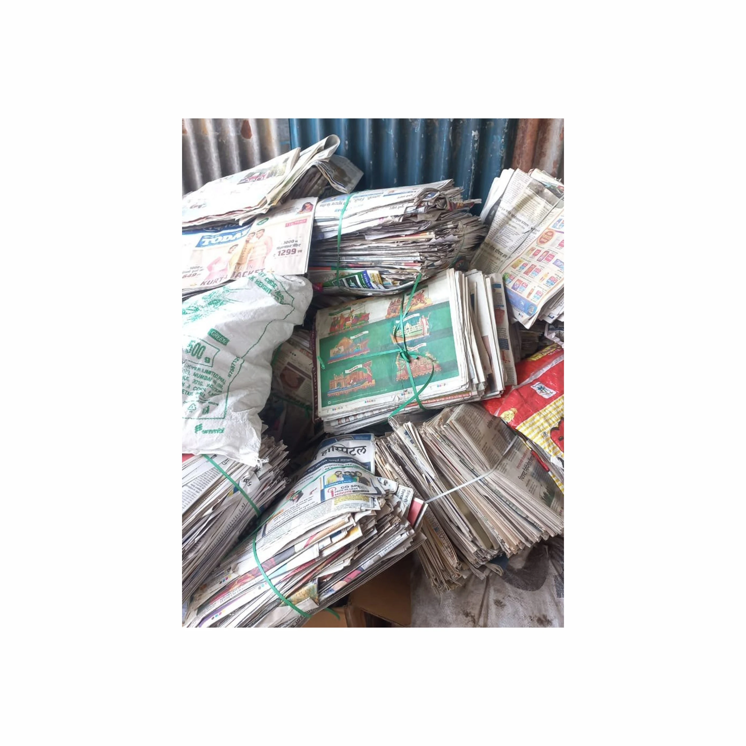 Старые газеты Oinp класса использованные макулатуры