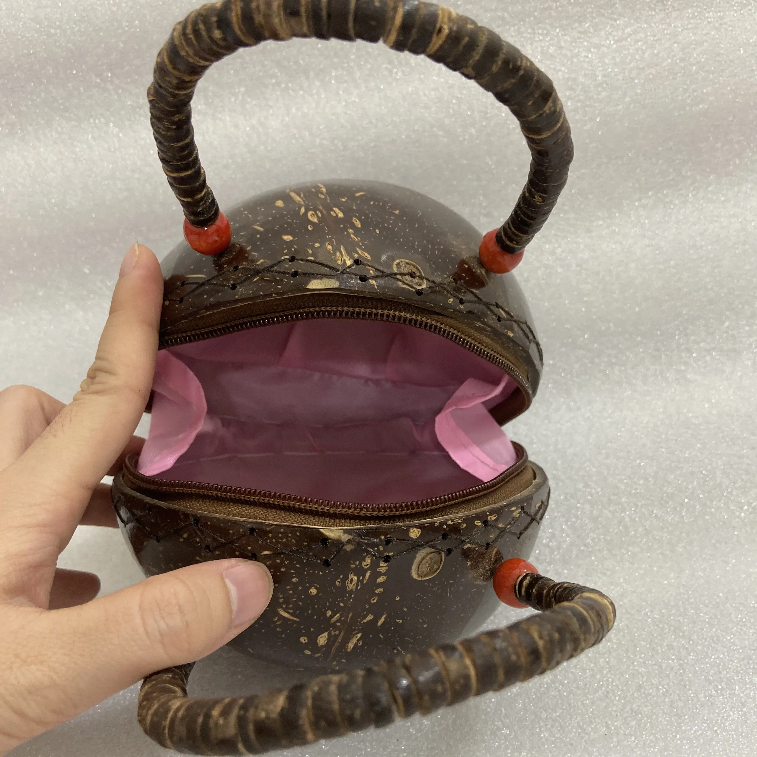 Hot Trend Coconut Bag For Ladies Made By Coconut Shell Handbags