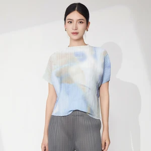 High-Quality Wholesale Apparel Summer Women's Tops Designer Polyester Casual T-shirt Miyake Pleated Top