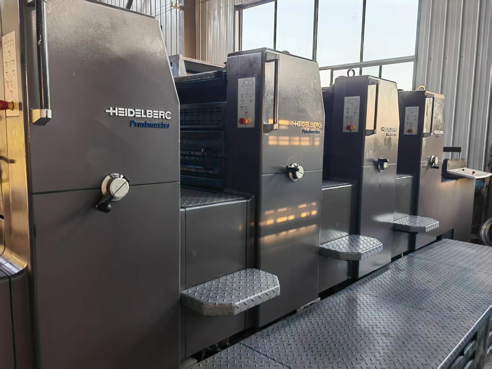 耐久性のある中古ドイツ製 Heidelberg SM74 四色オフセット印刷機