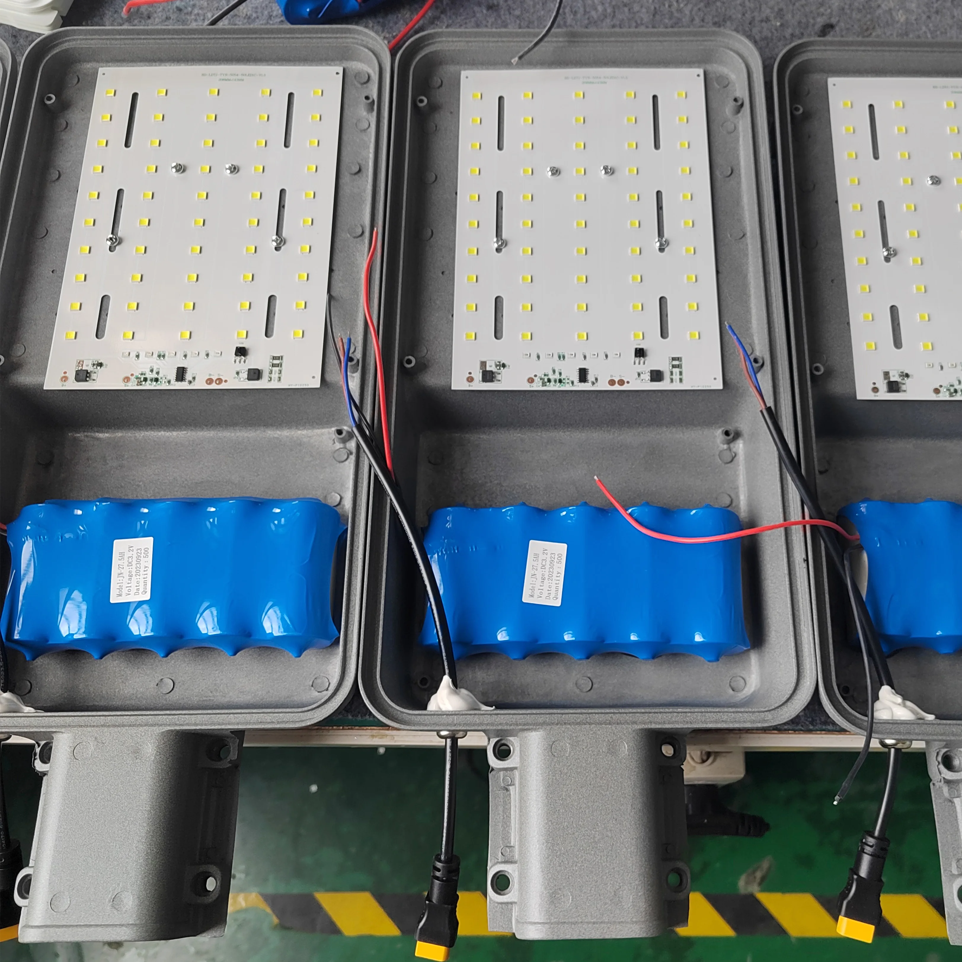 Outdoor Waterproof IP65 Solar Powered Led Street Lights 12H For Street Road Lighting