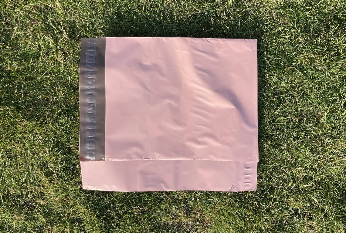 Экологичная упаковка одежды с логотипом на заказ 100% биоразлагаемый Компостируемый кукурузный крахмал полиэтиленовые почтовые пакеты доставка почтовый