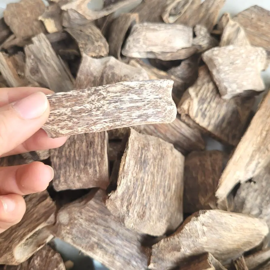 Premium Agarwood Oud Chips Viet Nam Natural Color Using For Tea And