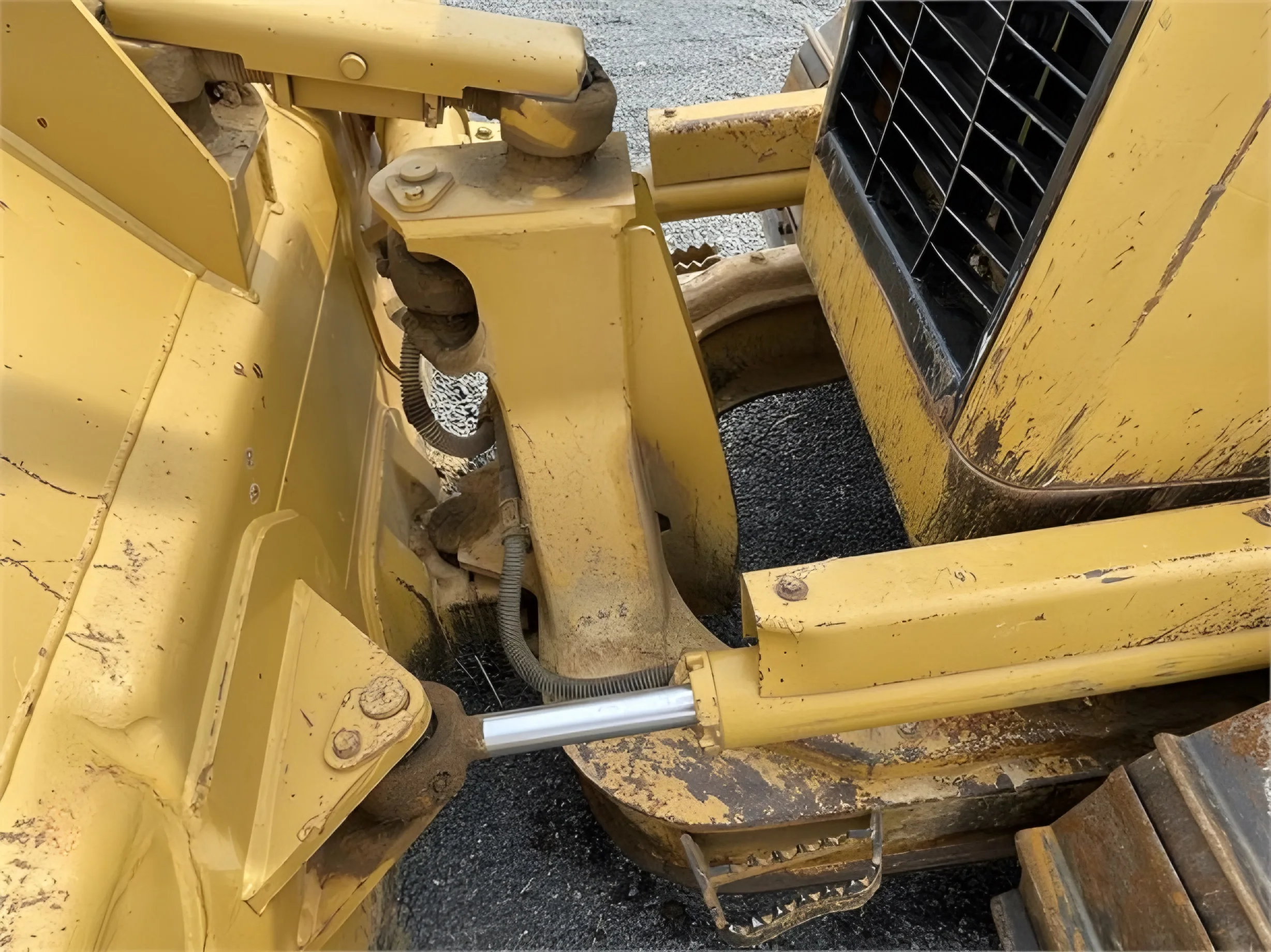 D Series Excavator Dozer 2002 Caterpillar D4g Xl High Quality Used Bulldozer Machines Imported