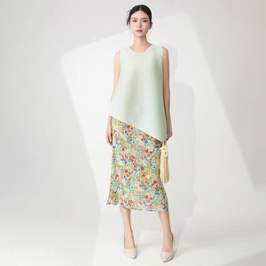 Wholesale Women's Clothing Women's Pleated Two Piece Designer Casual Top and Skirt Set Summer Fashion Set