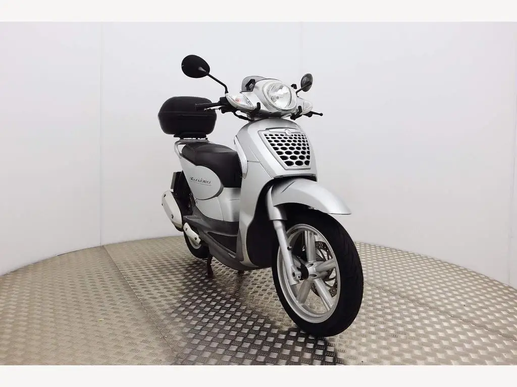 Scooter Scarabeo 124 Scooter Scarabeo 200 Used Aprilia Scarabeo - Main Image