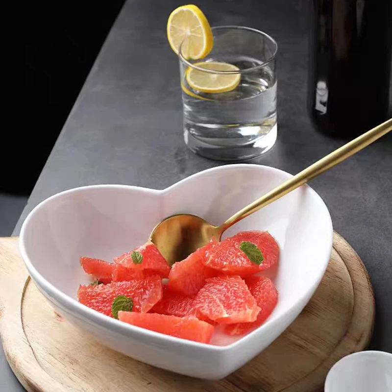 Hot Sale Ceramic Soup and Cereal Bowls Set Heart-Shaped Porcelain Soy Sauce Mini Side Seasoning Jam Dessert Party Dish