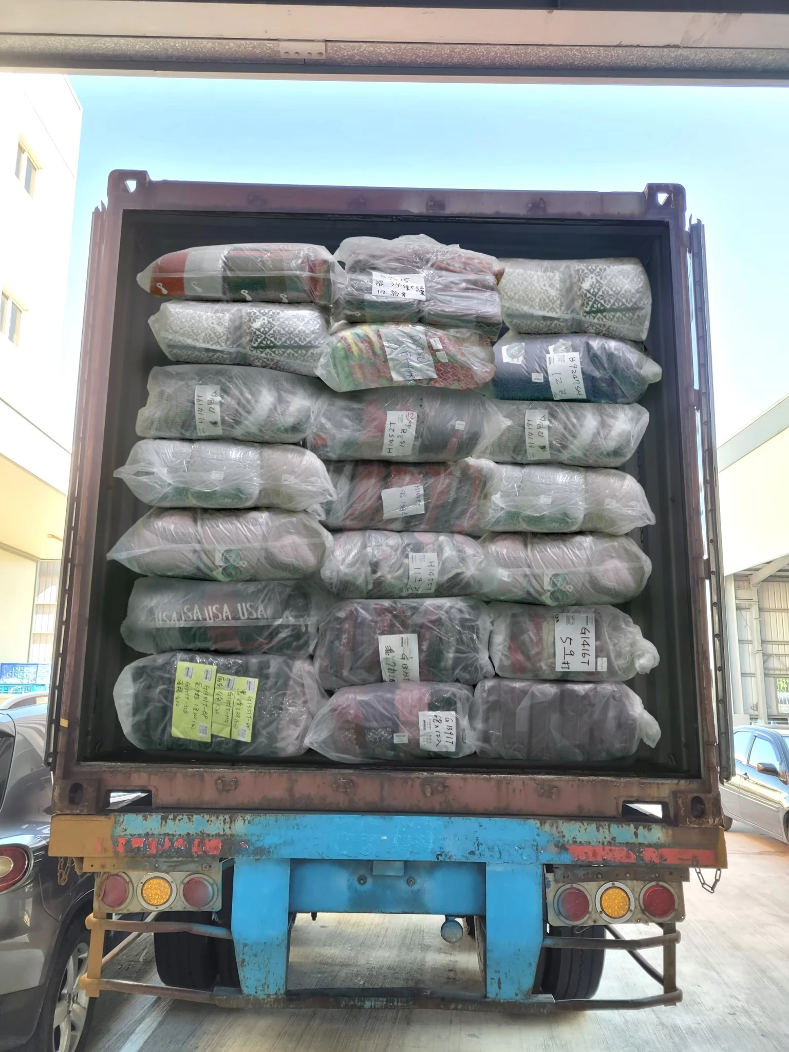 Зимние вязаные перчатки