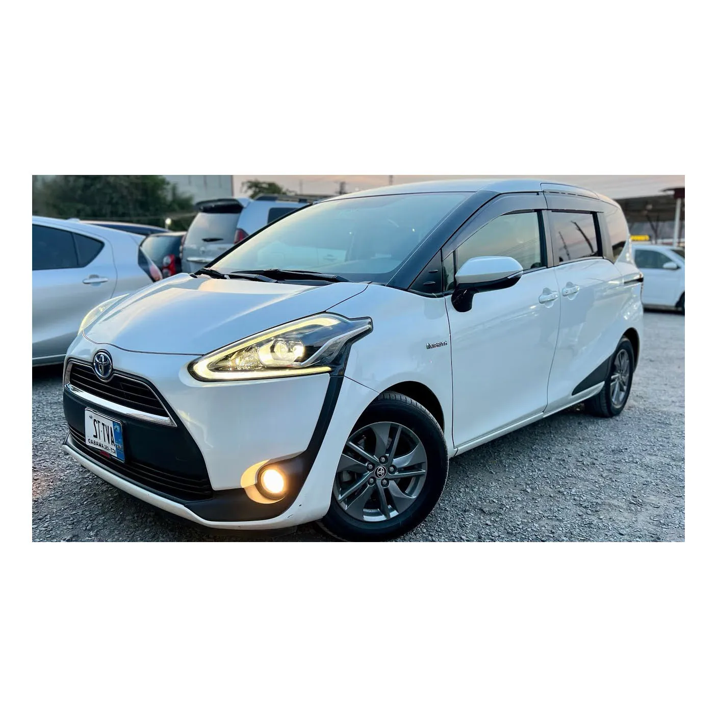 Fairly Used TOYOTA SIENTA ROOF / TOIT TOYOTA SIENTA 15 SEATS (2018) Ref. 2116