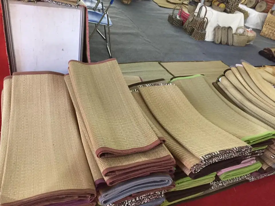 Vietnamese Sedge Mat Seagrass Straw Fiber Woven By Machine Handwoven