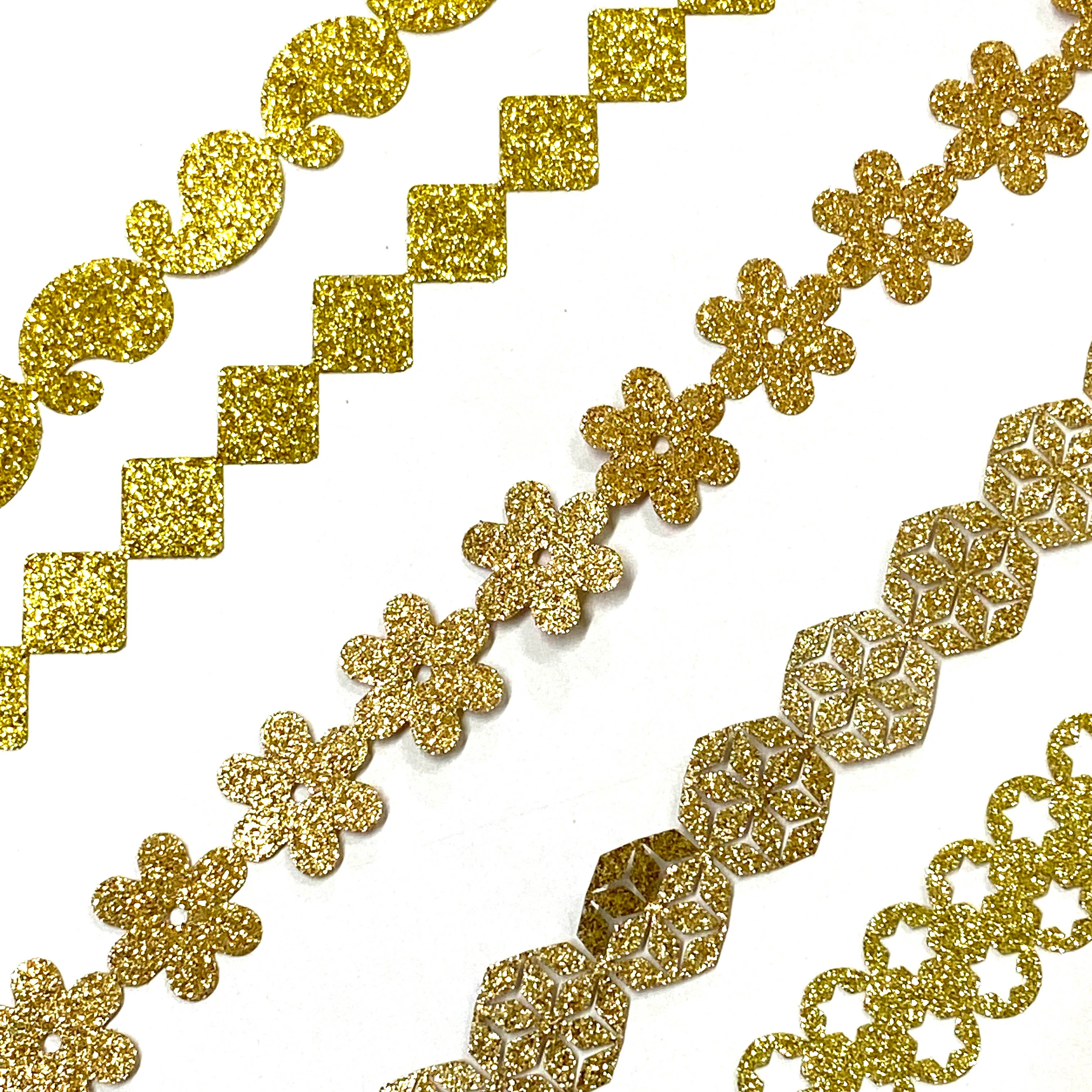 Оптовая продажа, блестки золотого цвета, металлическая блестящая вышивка, кружевная отделка для индийского и пакистанского платья, доступны различные формы