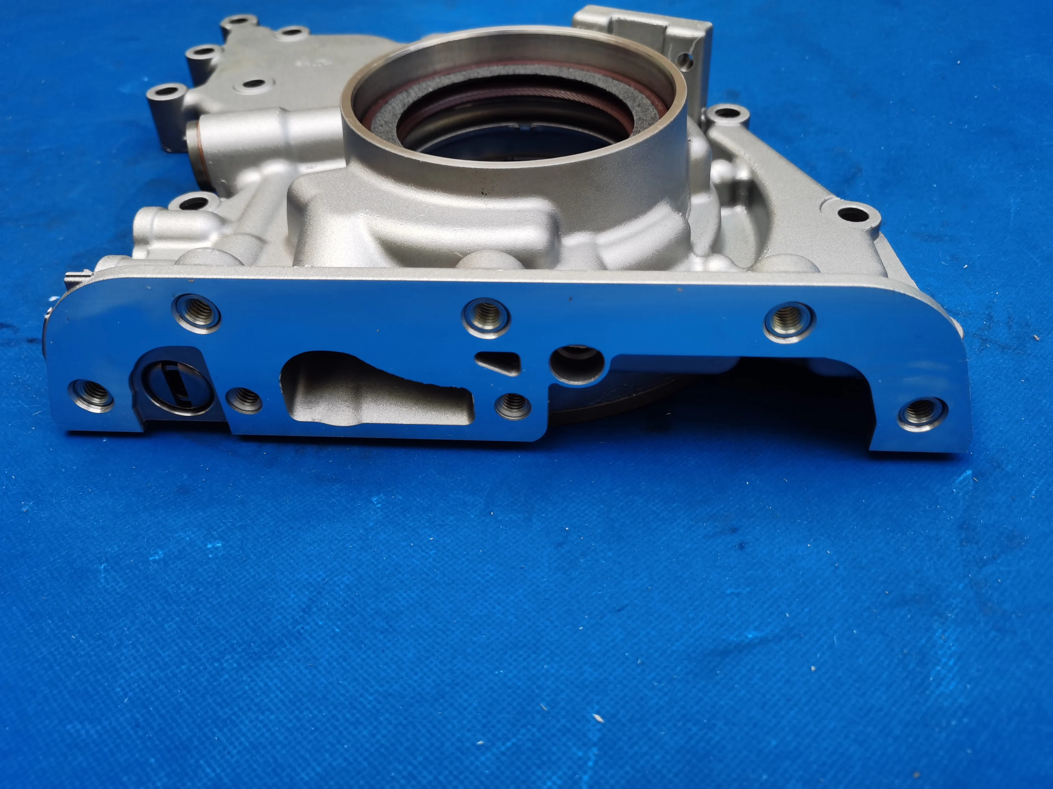 Deutz Engines 1013 Diesel Engine Spare Parts Front Cover Oil Pump 04259226 0425 9226 04515828
