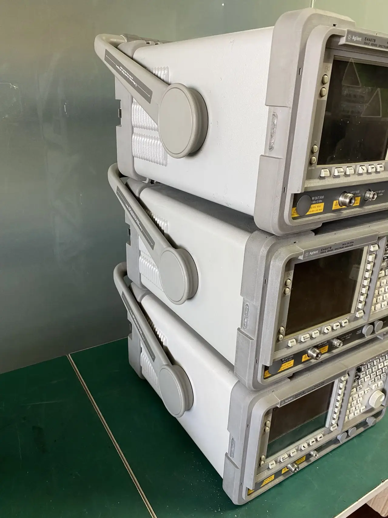 Keysight/ Agilent HP E4407B 9kHz - 26.5GHz ESA-E Spectrum Analyzer USED