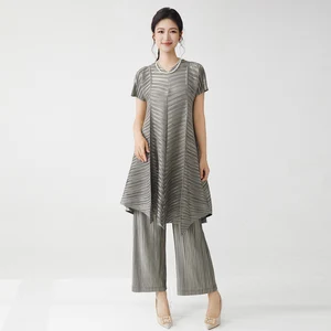 Wholesale Fashion Delivered Fast Women's Pleated Set Loose Casual Top and Pants Two-piece Set Polyester Fabric