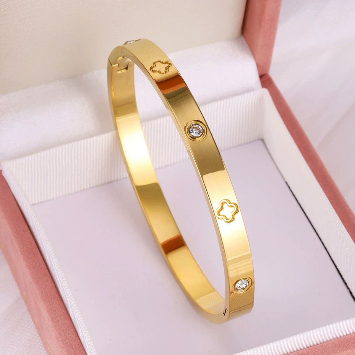 Brazalete de Moda para Mujer, Acero Inoxidable, Chapado en Oro de 18k, con Piedras de Circonita Cúbica, Diseño de Flor y Cruz
