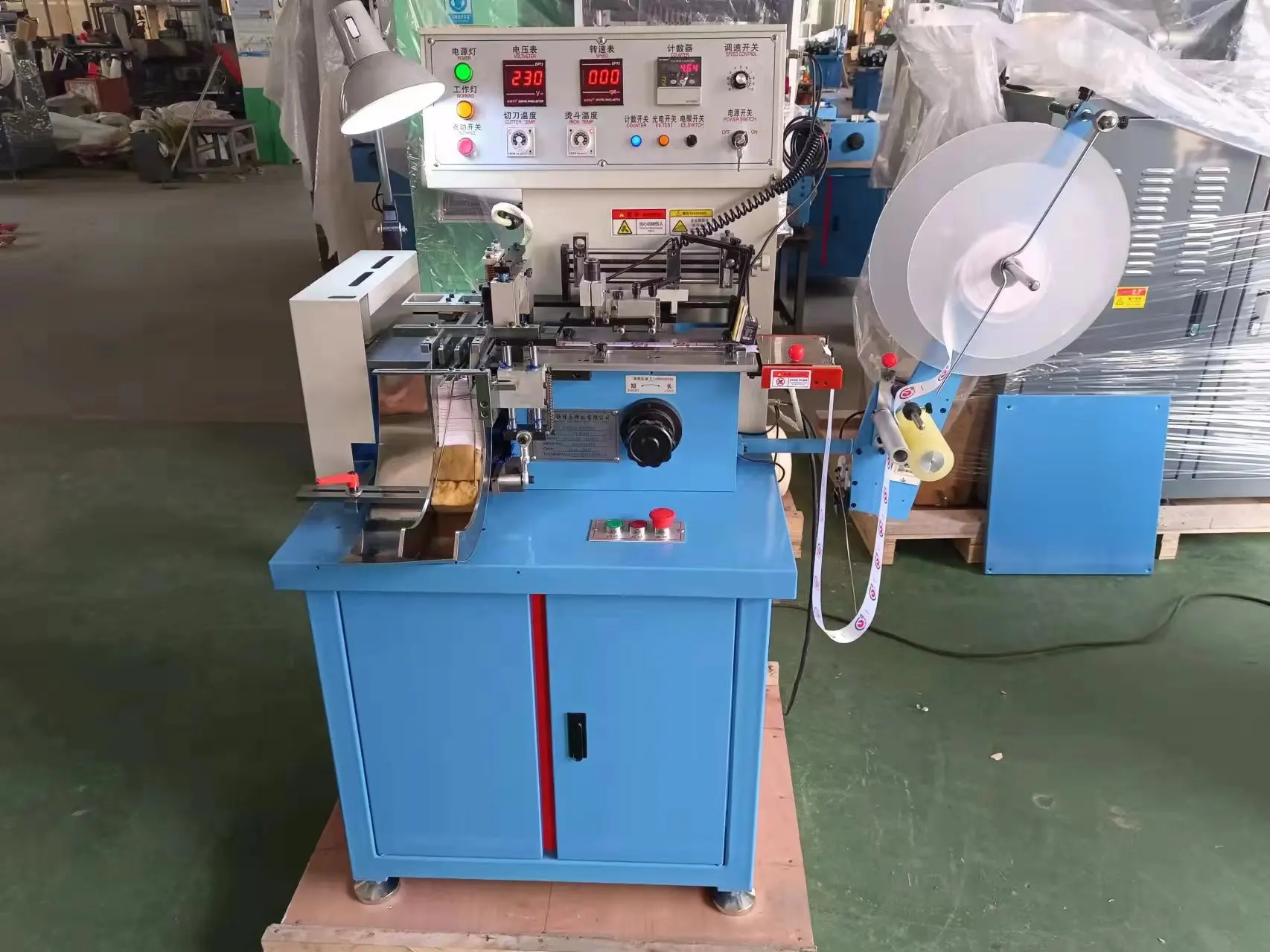 Full Automatic ultrasonicTextile machine label cutting and folding machine details