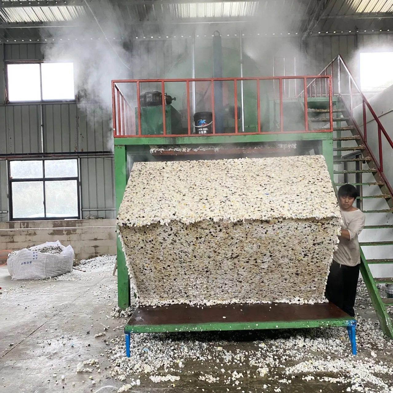 Liquid Reclaimed Sponge Adhesive Hot Setting Glue Rebond Foam Binder