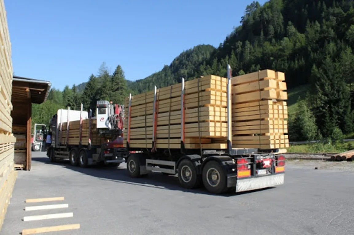 Buy Pine Oak Wood Pine Wood Timber/2x4 Cedar Spruce Logs And Timber For