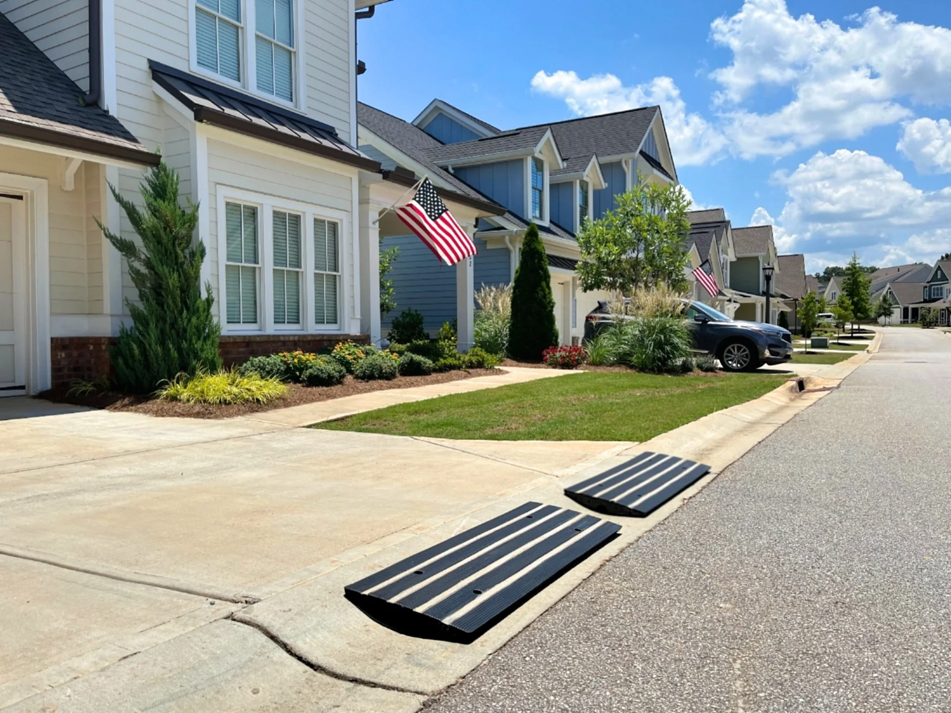 1 Pack Heavy Duty 44000lbs Capacity Rubber Speed Bump 2.6 Inch High Driveway Curb Ramp for Car Doorway 2.6 Inch High Rubber Curb factory