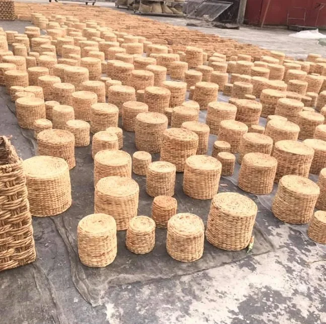 Wholesale Cheap Hand Woven Straw Pouf Modern Style Big Ottoman Pouf Cushion for Bedroom & Living Room
