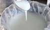Líquido lechoso blanco