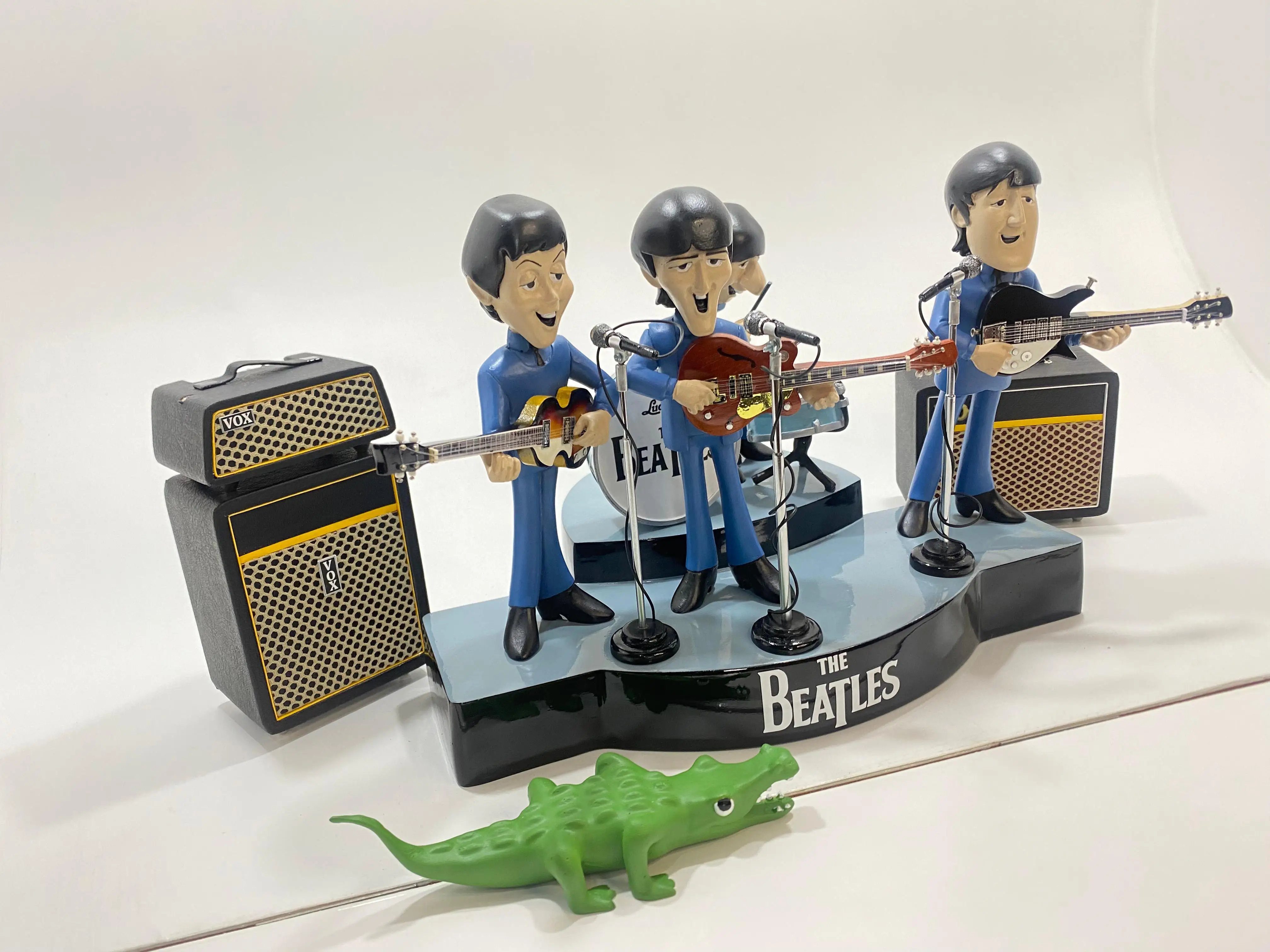 ザ・ビートルズ コンサートセット ミニチュアアクションフィギュア