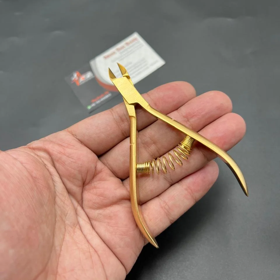 Позолоченный профессиональный маникюрный щипчик для ногтей