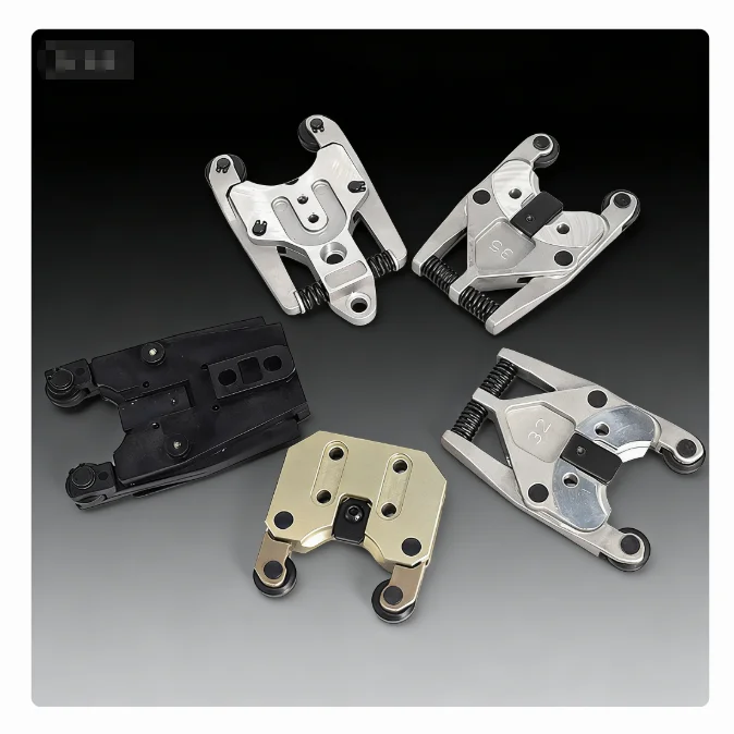Large Tool Magazine BT30 Flat Blade Claw 32MM/35MM Machining Center Drilling Tapping Machine Magazine Tool Clamp Accessories