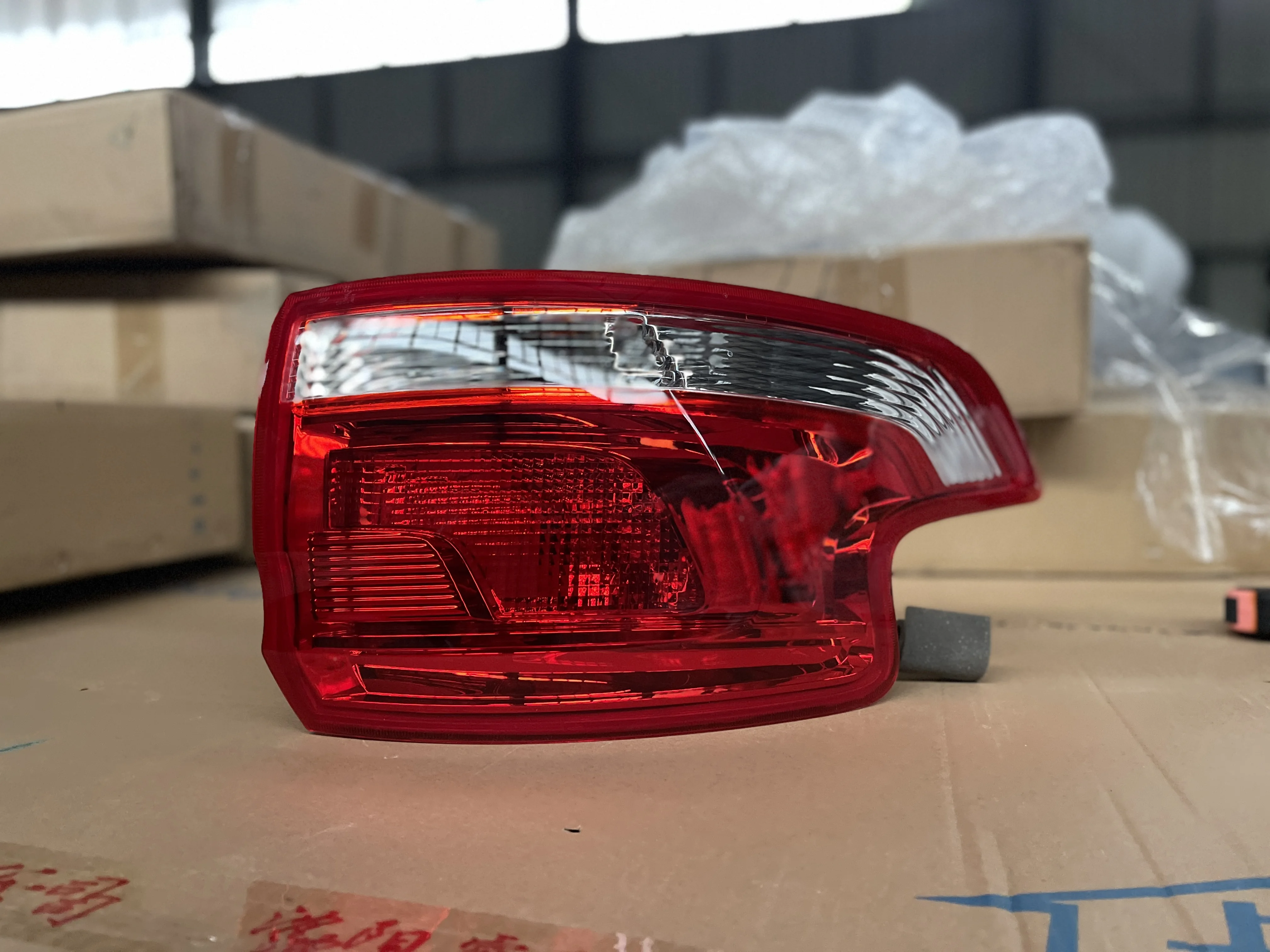 #C00016761 Low Energy Consumption Original Offical Genuine Auto Body Parts MAXUS Car Tail Lamp/Tail Light supplier