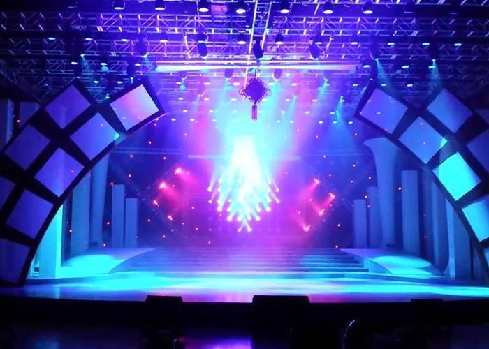 500*500mm Portable P2.9 P3.9 Full Color Indoor LED Display with 800nits Brightness and 160° View Angle
