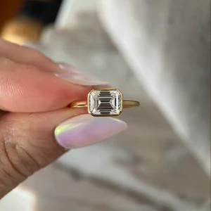 Bangin Bezel Emerald E2W Edition IGI Certified Lab Grown Diamond Solitaire Ring 14K Yellow Gold Ethnic Fine Jewelry Wedding