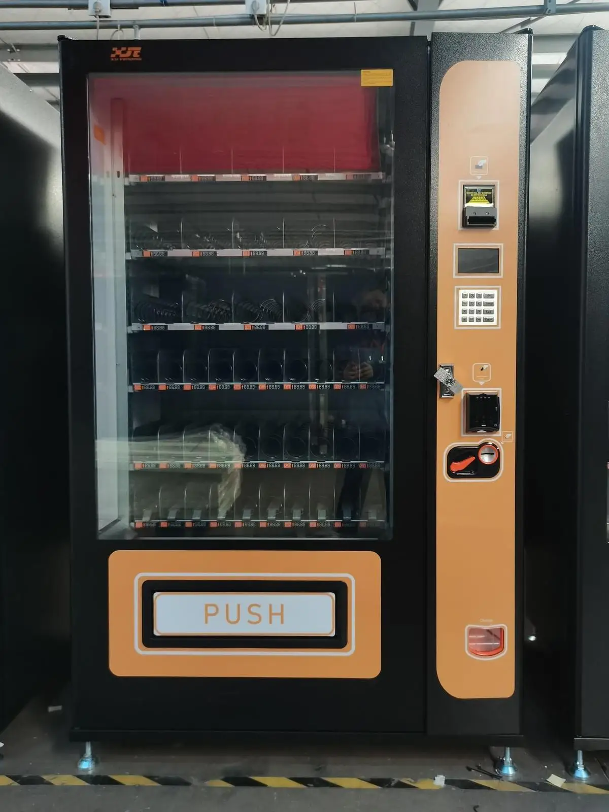 Cold Drink Vending Machine With Dual Zone Temp Control Available Buy