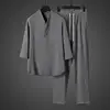 Gris oscuro