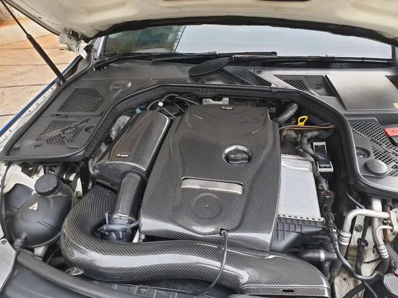 3Kツイルカーボン製グロス仕上げエンジンカバー ベンツ Cクラス W205