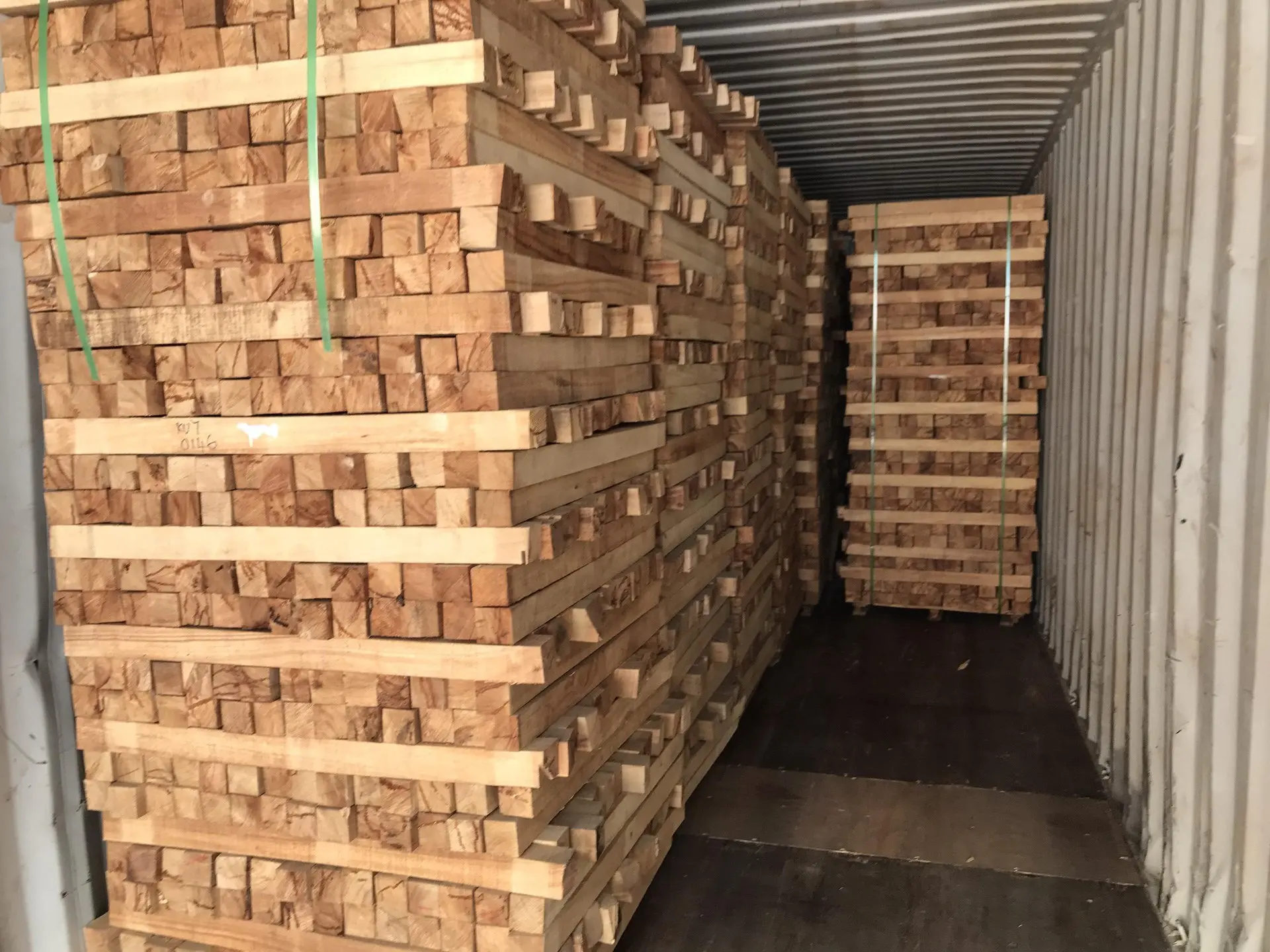High Quality 100 Natural Pine Sawn Timber/lumber Wood With Very