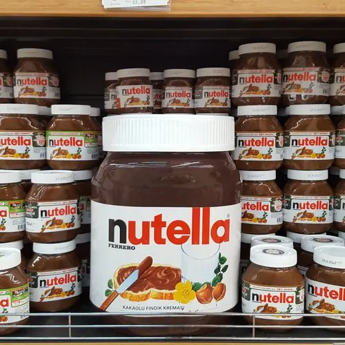 Nutella Hazelnut Chocolate Spread Perfect Topping For Pancakes 725g Jar ...