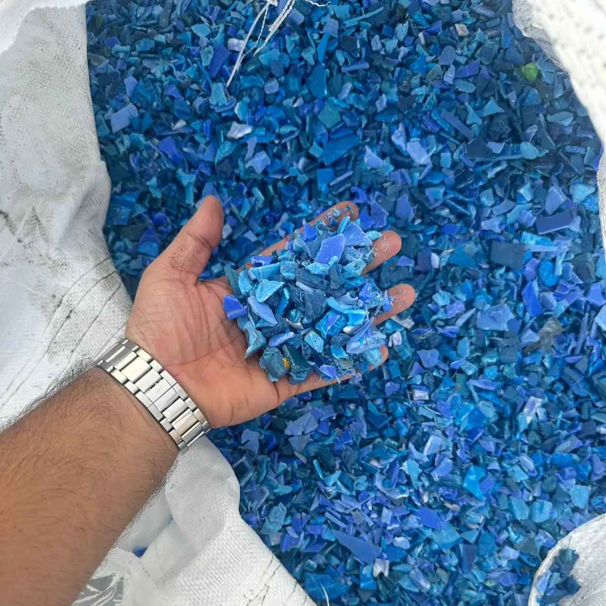 Bulk HDPE Blue Drum Scrap, Clean Washed Regrind,Clear Natural Plastic Ideal for Recycling Industrial Applications, Factory Price