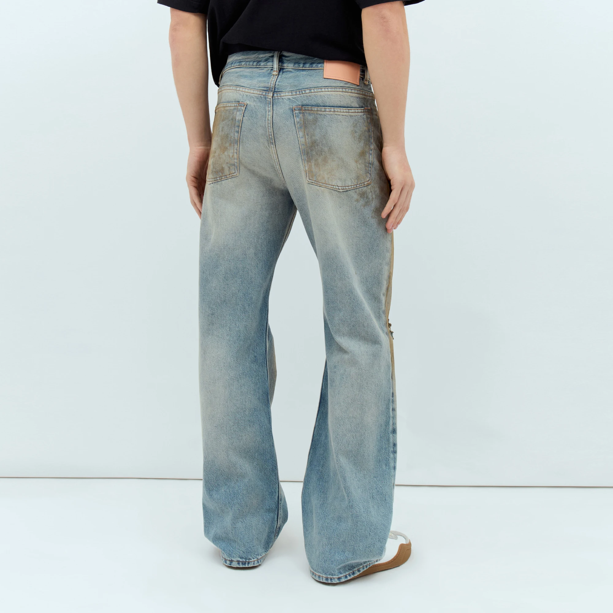 Distressed Customized Jeans Mid Rise Zip Fly Five Pockets Rear Logo Patch Cotton Blue Machine Wash Cold Jeans for Men