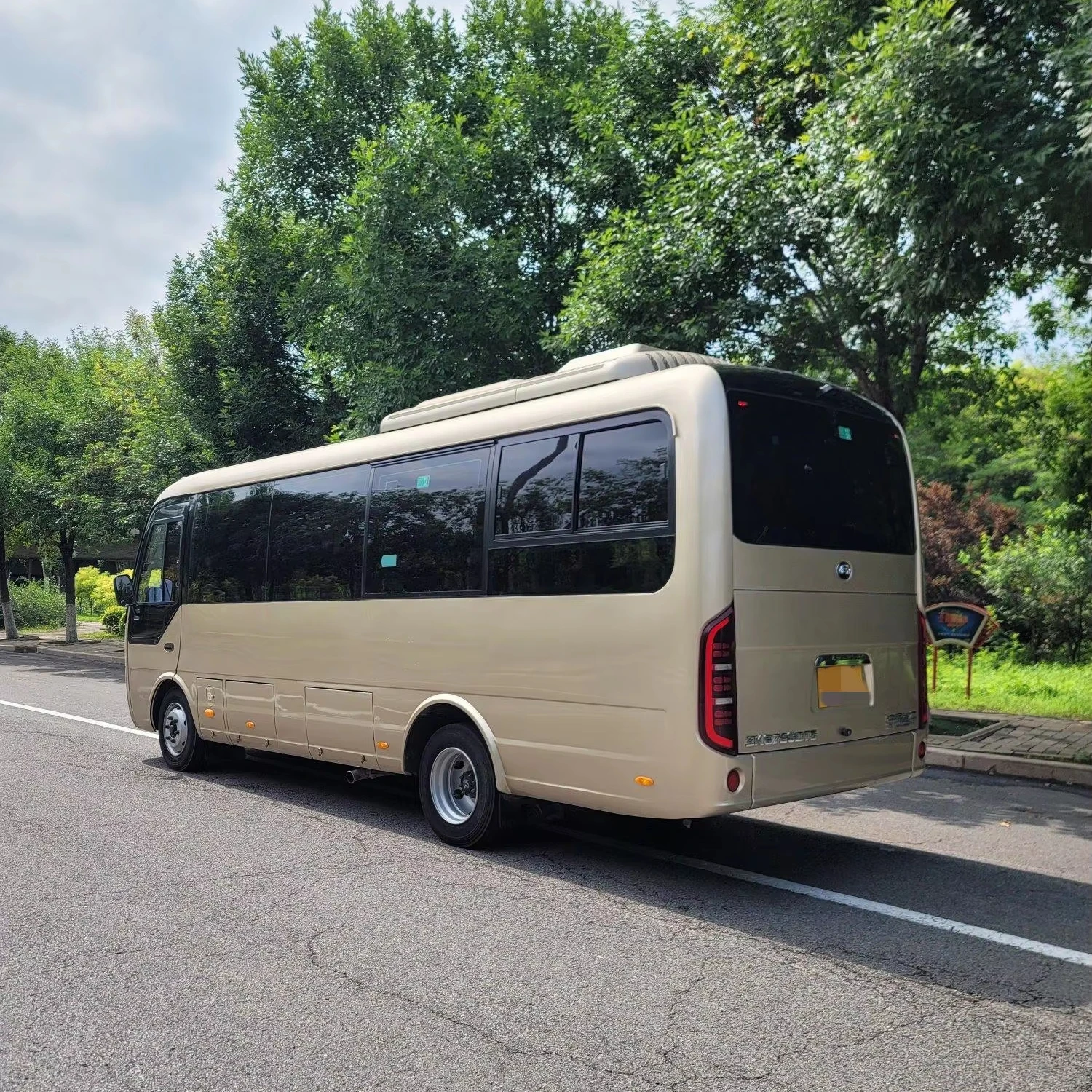 Promotion Yu-T0ng Bus RHD 30 Seater Luxury City Buses Front Engine Coaches Second Hand Auto Bus for Sale