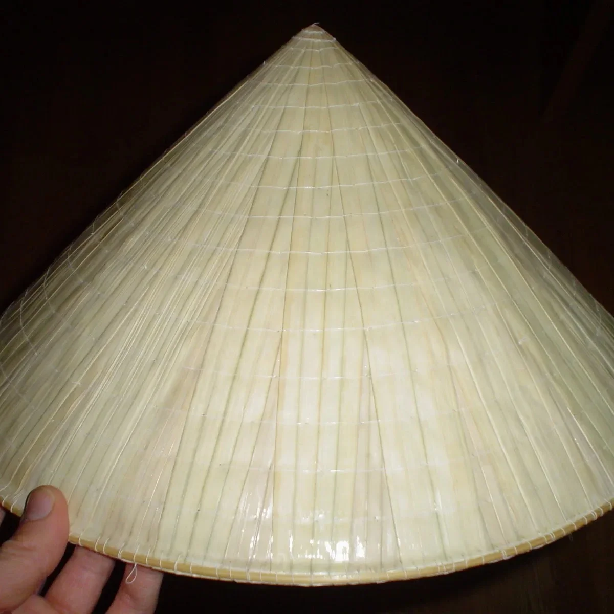 Вьетнамская традиционная Коническая Шляпа Non La с индивидуальным окрашенным дизайном для сувенирного подарка путешествий на открытом воздухе