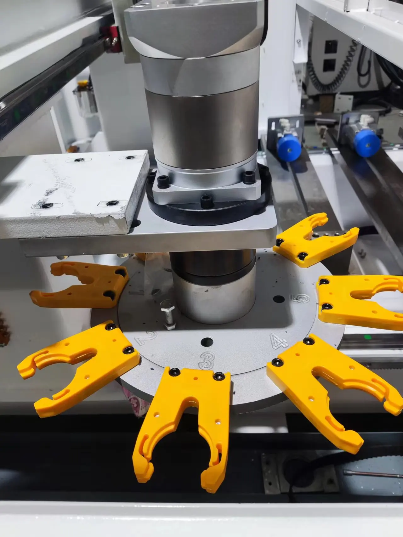 CNC Machining Center for Aluminum Profile Drilling and Milling Machine for Windows and Curtain Wall