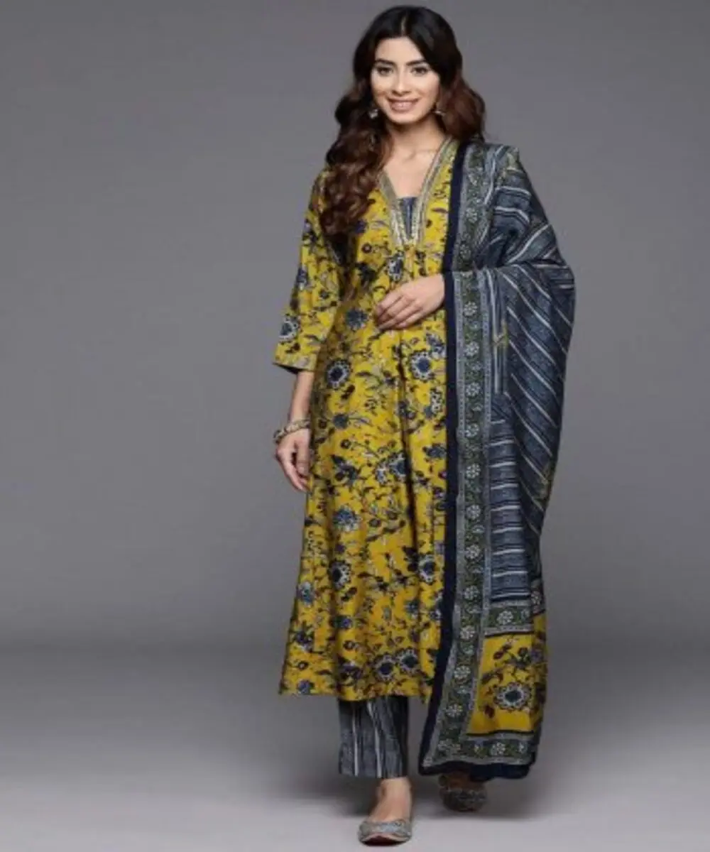 Elegant Muslim Abaya Modest Dress for Women in Saudi Arabia Style with Hijab and Classic Embroidery Robe Design